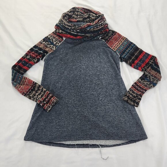 Mon Ami Gray Aztec Turtleneck Sweater
Lot F - Picture 4 of 7